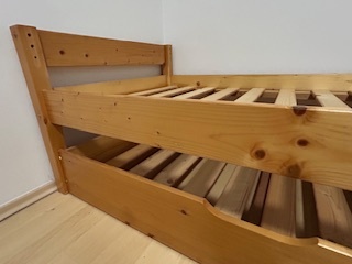 Masivní dřevěná postel s výsuvným druhým lůžkem + 1× matrace - 4