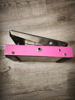 Prodám kytarový pedál WAH - WAH George Dennis - 4