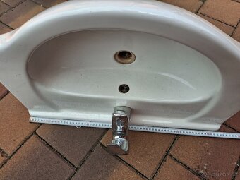 Prodám keramické umyvadlo + páková baterie + hadičky na vodu - 4