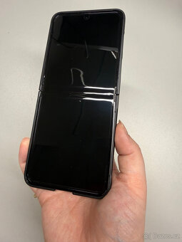 Samsung Galax Z Flip5 512GB, black - 4