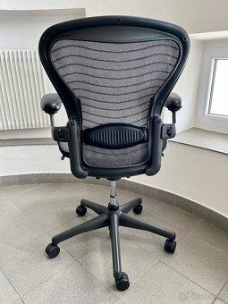 kancelářská židle Herman Miller Aeron - top stav - 4
