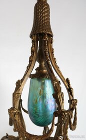 Secesní bronzový lustr  se stínidly z irizovaného - 4