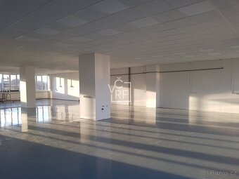Pronájem administrativního - skladového prostoru 2.400 m2 v  - 4