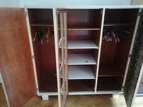 Prvorepubliková šatní skříň, komoda se zrcadlem + gauč - 4