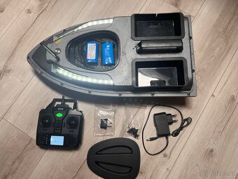 Zavážecí loďka na ryby s GPS (Málo používaná) - 4