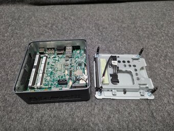 HP NUC i3-8109 na díly, nebo opravu - 4