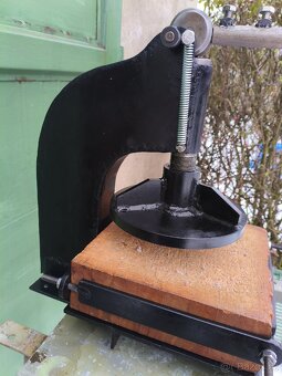 Ruční pákový vysekávací lis na useň, kůži - 4