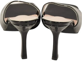 Elegantní černé lakované pantofle - 4