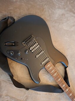 Elektická kytara Stagg S402-GBK - 4