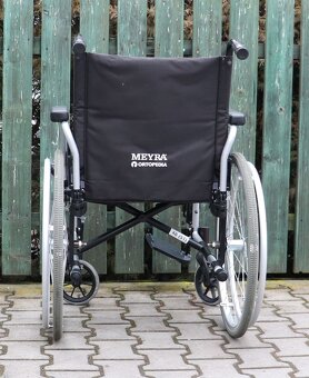 057-Mechanický invalidní vozík Meyra. - 4