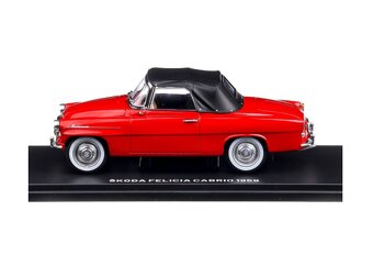Škoda 1202 Sanitka 1:43. Hasiči + Felicie - 4