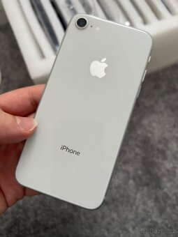 iPhone 8 64Gb v hezkém stavu, 100% baterie - 4