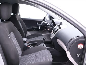 Kia Ceed 1,6 i 92kW CZ Klima (2009) - 4