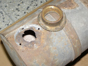 Prodám palivovou nádržku z motoru Lorenz 3 HP - 4