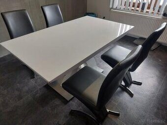 Jídelní sestava stůl + 4 židle - 4