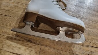 Lední brusle dívčí velikost. 30 - 4