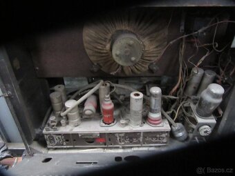 Nabízím starožitné radio Philips. Netestováno. Prodávám jako - 4