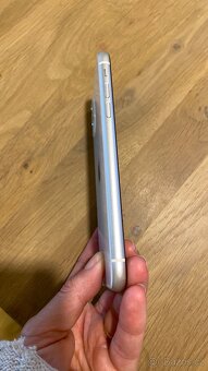 iPhone 11 64GB bily, top stav - 4