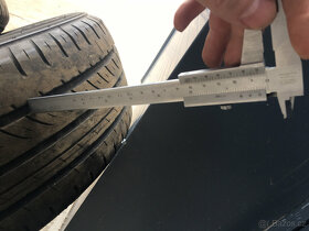 Prodám 2 ks letních pneu Nokian 215/65 R15C - 4