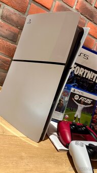 PS5 Slim 1TB s mechanikou, záruka, příslušenství, top stav - 4