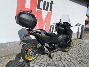 Honda Forza 750 - 4