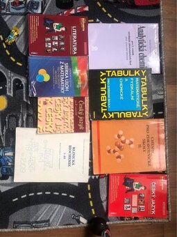 učebnice chemie a Tabulky literatura a jiné - 4