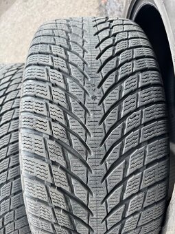 Zimni nokian 225/40 r17 - 4