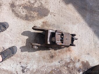 Hydraulický upínák bagr - 4