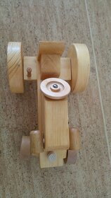 Dřevěný pojízdný traktor - 4