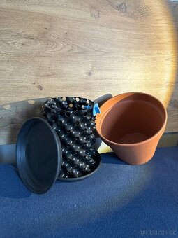 Sada květináčů + samozavlažovač – 2x Air-Pot 1L, hnědý květi - 4