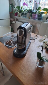 Kávovar Nespresso,včetně boxu na kapsle a kávových kapslí - 4
