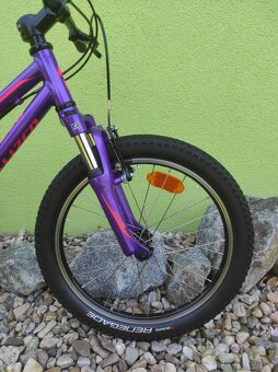 Značkové dětské kolo SPECIALIZED 20" (fialová) - 4