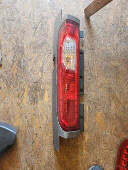 Opel Vivaro zadní světla - 4