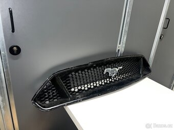 Přední mřížka (grill) – Ford Mustang (r. 2015+) - 4