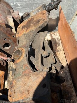 Mezi skříní na zetor 80 11 a 80 45 - 4