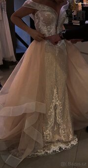 Svatební šaty meruňkové pc: 48.000kč - 4