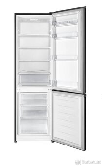 Černá lednička s mrazákem - 4