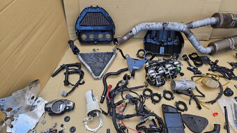 Náhradní díly Yamahu R1 04-06 - 4