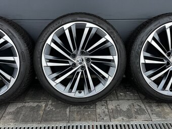 Zimní originál Škoda Superb 235/40 r19 Goodyear - 4