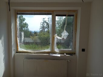 2x plastové okno (žaluzie + moskytiery) cena za jedno okno - 4