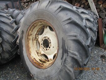 Zadní kola zetor uřI 18.4-30. - 4