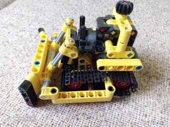 LEGO Technic 42163 buldozer - 4