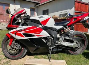 Honda CBR 1000RR Fireblade - 4