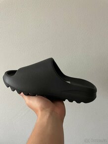 Yeezy Slide Onyx, velikost 42 - 4