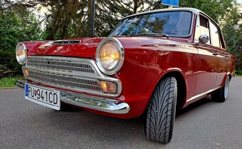 Predám FORD CORTINA - 4