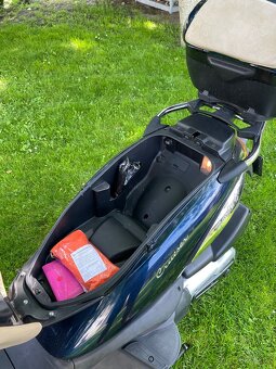Piaggio Becerly 500ie najeto 13720 rv 2012 - 4