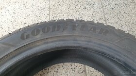 Prodám Zimní Pneu 235 45 R18 goodyear - 4
