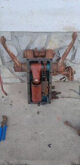 Prodám víko hydrauliky zetor 4011, 4511, 4611 - 4
