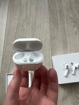 AirPods - 4