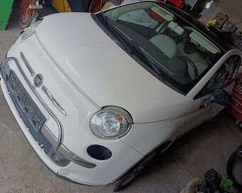 Fiat 500 -1.2 benzin s prosklenou střechou rozprodám na ND - 4